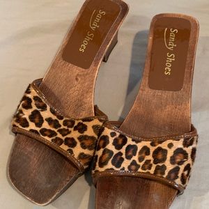 Leopard clog